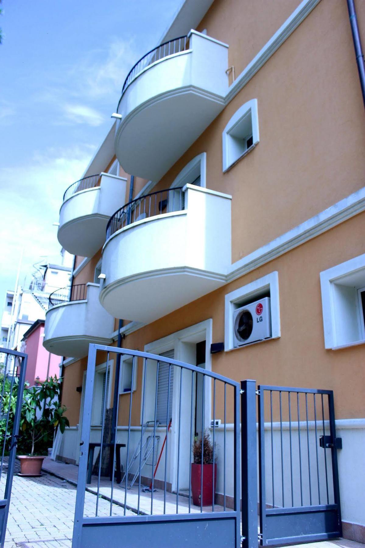 Residence Del Sole Rimini Exteriör bild